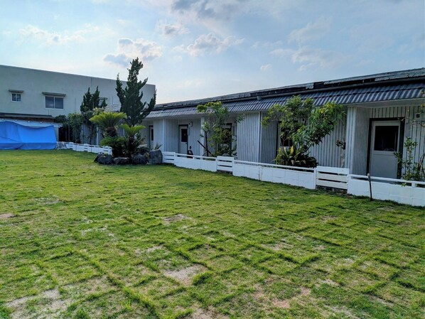 المنشأة من الخارج