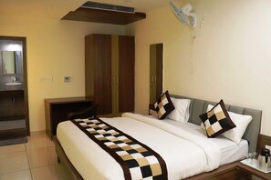 Habitación doble clásica | Espacio para trabajar con laptop y wifi gratis 