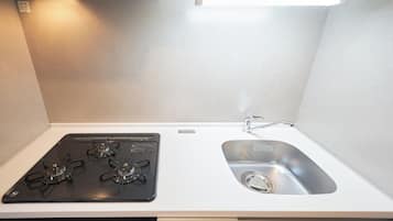 Fridge, microwave, stovetop, cookware/dishes/utensils