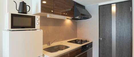 Fridge, microwave, stovetop, cookware/dishes/utensils