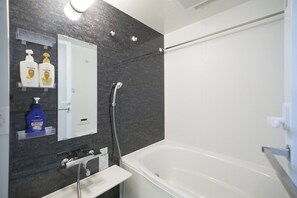 Hair dryer, towels - D1 4 minutes walk from Sangenjaya Station  5 mi / Setagaya-ku Tokyo (Setagaya-ku)