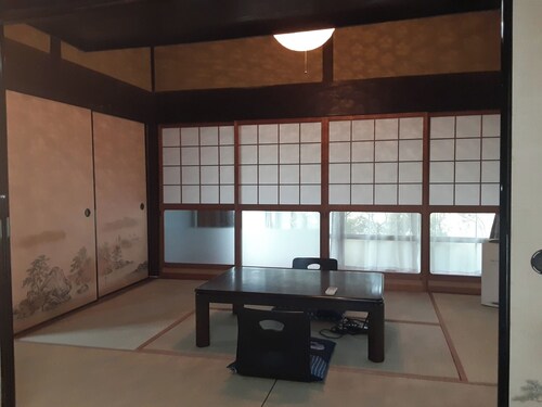 Two sixtatami Japanesestyle rooms / Tanbasasayama Hyōgo