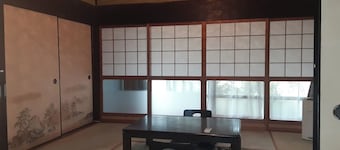 Two sixtatami Japanesestyle rooms / Tanbasasayama Hyōgo
