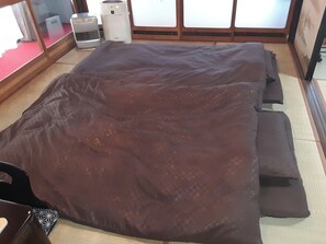 2 bedrooms, iron/ironing board, free WiFi, bed sheets - Two sixtatami Japanesestyle rooms / Tanbasasayama Hyōgo (Tanbasasayama)