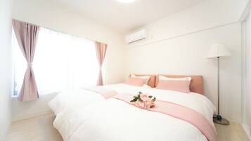 4 bedrooms, desk, free WiFi, bed sheets