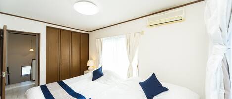 3 habitaciones, escritorio, wifi gratis y ropa de cama