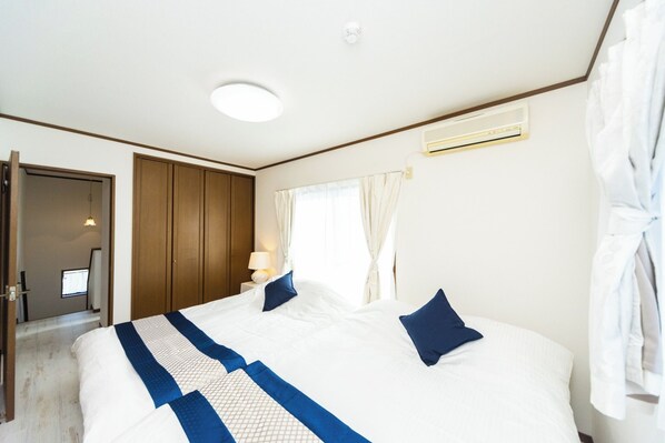 3 chambres, bureau, Wi-Fi gratuit, draps fournis