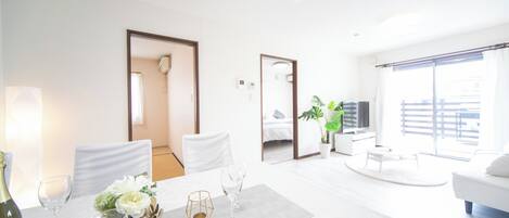 3 chambres, bureau, Wi-Fi gratuit, draps fournis