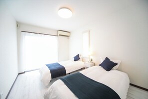 3 chambres, bureau, Wi-Fi gratuit, draps fournis