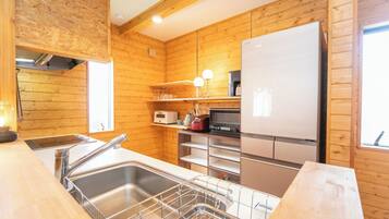 Fridge, microwave, stovetop, cookware/dishes/utensils