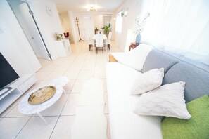TV - Accommodates 10 people A spacious facility convenient for dining in Awaji City_Kuruma 95 / Awaji Hyōgo (Awaji)