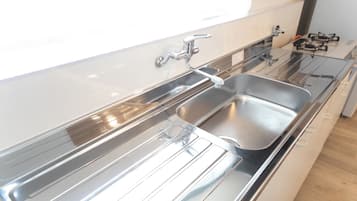 冰箱、微波炉、炉灶、厨具/餐具