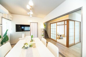 Dining - Accommodates up to 13 people Private house in the city with a detached building_Yokkaichi City Kaw / Yokkaichi Mie (Yokkaichi)