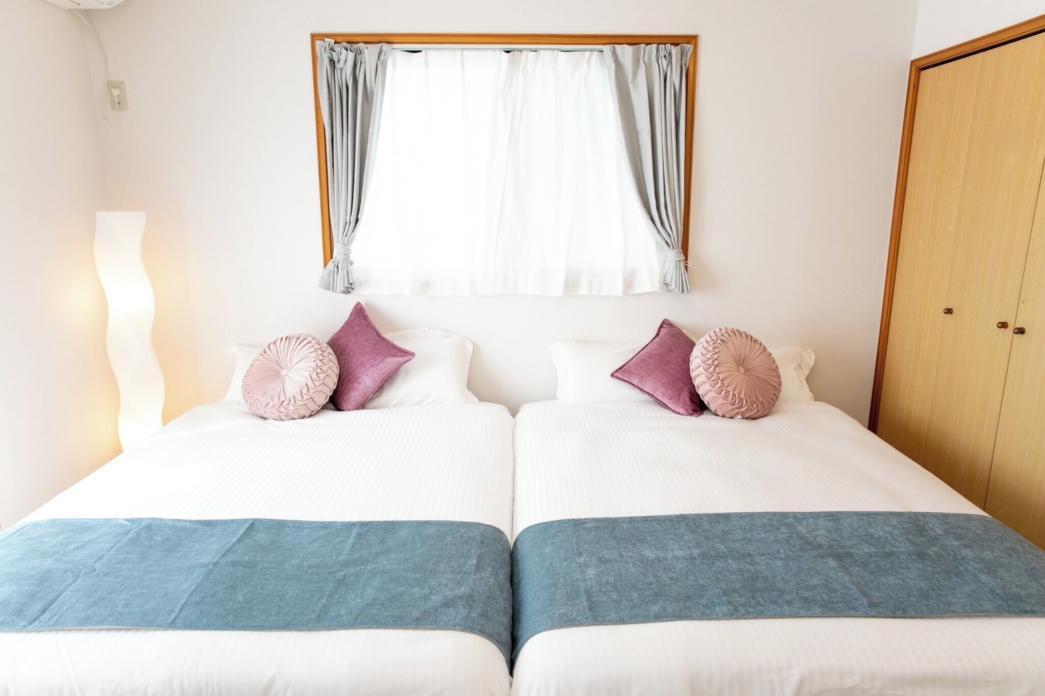 4 bedrooms, desk, free WiFi, bed sheets