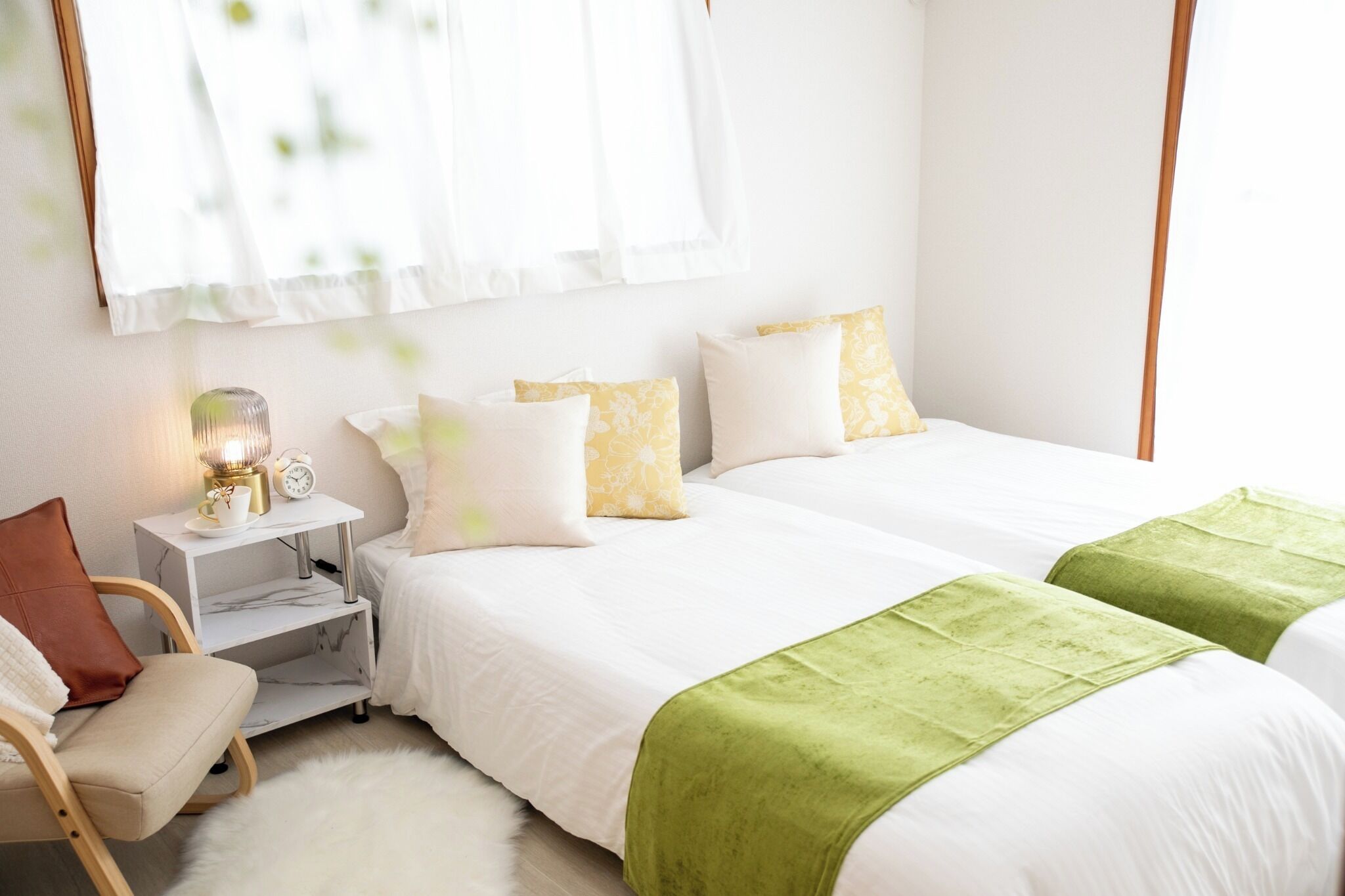 4 soverom, skrivebord, wi-fi (inkludert) og sengetøy