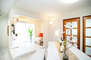 3 多间卧室、办公桌、免费 WiFi、床单