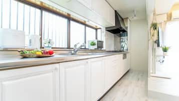 Fridge, microwave, stovetop, cookware/dishes/utensils