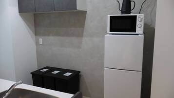 Fridge, microwave, stovetop, cookware/dishes/utensils