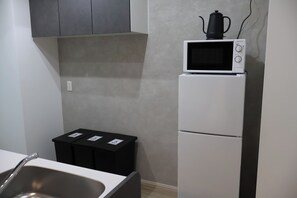 Fridge, microwave, stovetop, cookware/dishes/utensils