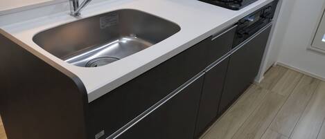 Fridge, microwave, stovetop, cookware/dishes/utensils