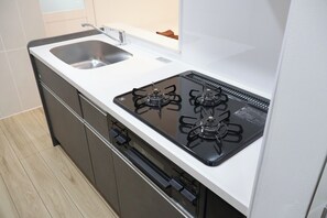 Fridge, microwave, stovetop, cookware/dishes/utensils - A 6minute walk from Togoshi Station  Excellent  / Shinagawa Ward Tokyo (Shinagawa Ward)