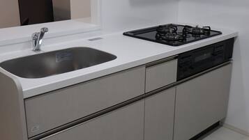 Fridge, microwave, stovetop, cookware/dishes/utensils