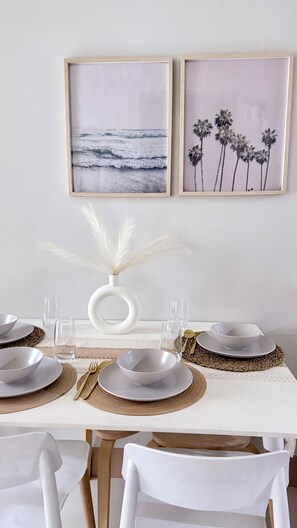 Dining - 1 Bedroom condo with AC and Fast Wifi. Fully-furnished unit near MOA and Airport (Pasay City)