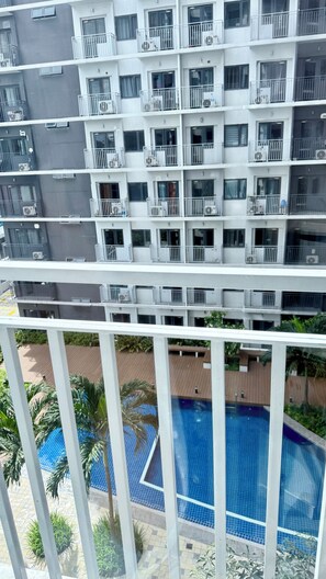 Property grounds - 1 Bedroom condo with AC and Fast Wifi. Fully-furnished unit near MOA and Airport (Pasay City)