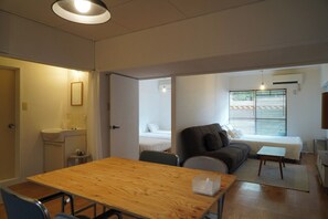 1 bedroom, desk, free WiFi, bed sheets - NEWPrivateAccommodates up to 7 peopleCentral Ta / Takamatsu City Kagawa (Takamatsu City)
