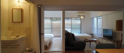 1 habitación, escritorio, wifi gratis y ropa de cama