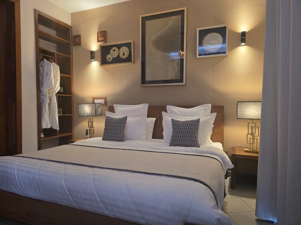 Deluxe Suite, Balcony, City View | Egyptian cotton sheets, premium bedding, pillowtop beds, minibar
