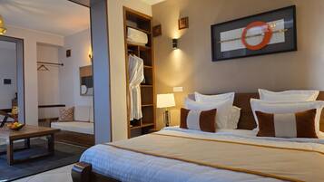 Superior-Suite, Balkon, Stadtblick | Bettwäsche aus ägyptischer Baumwolle, hochwertige Bettwaren