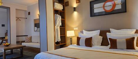 Suite Supérieure, balcon, vue ville | Draps en coton égyptien, literie de qualité supérieure, surmatelas