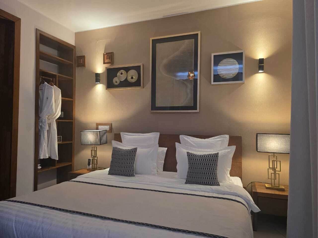 Deluxe Suite, Balcony, City View | Egyptian cotton sheets, premium bedding, pillow-top beds, minibar