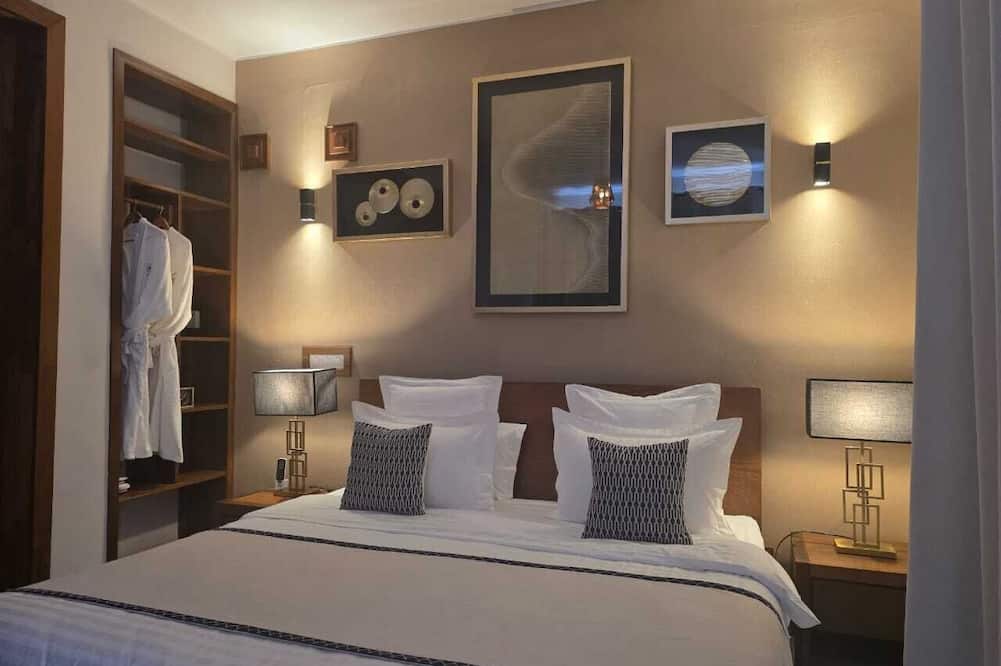 Andriana Luxury
