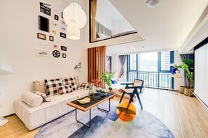 Habitación triple básica, vistas a la ciudad | Wifi gratis