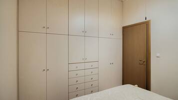 3 bedrooms, iron/ironing board, travel crib, WiFi
