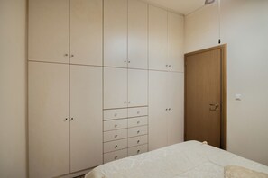 3 habitaciones, tabla de planchar con plancha, cuna de viaje y wifi 