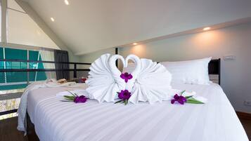 Caja de seguridad en la habitación y cortinas blackout