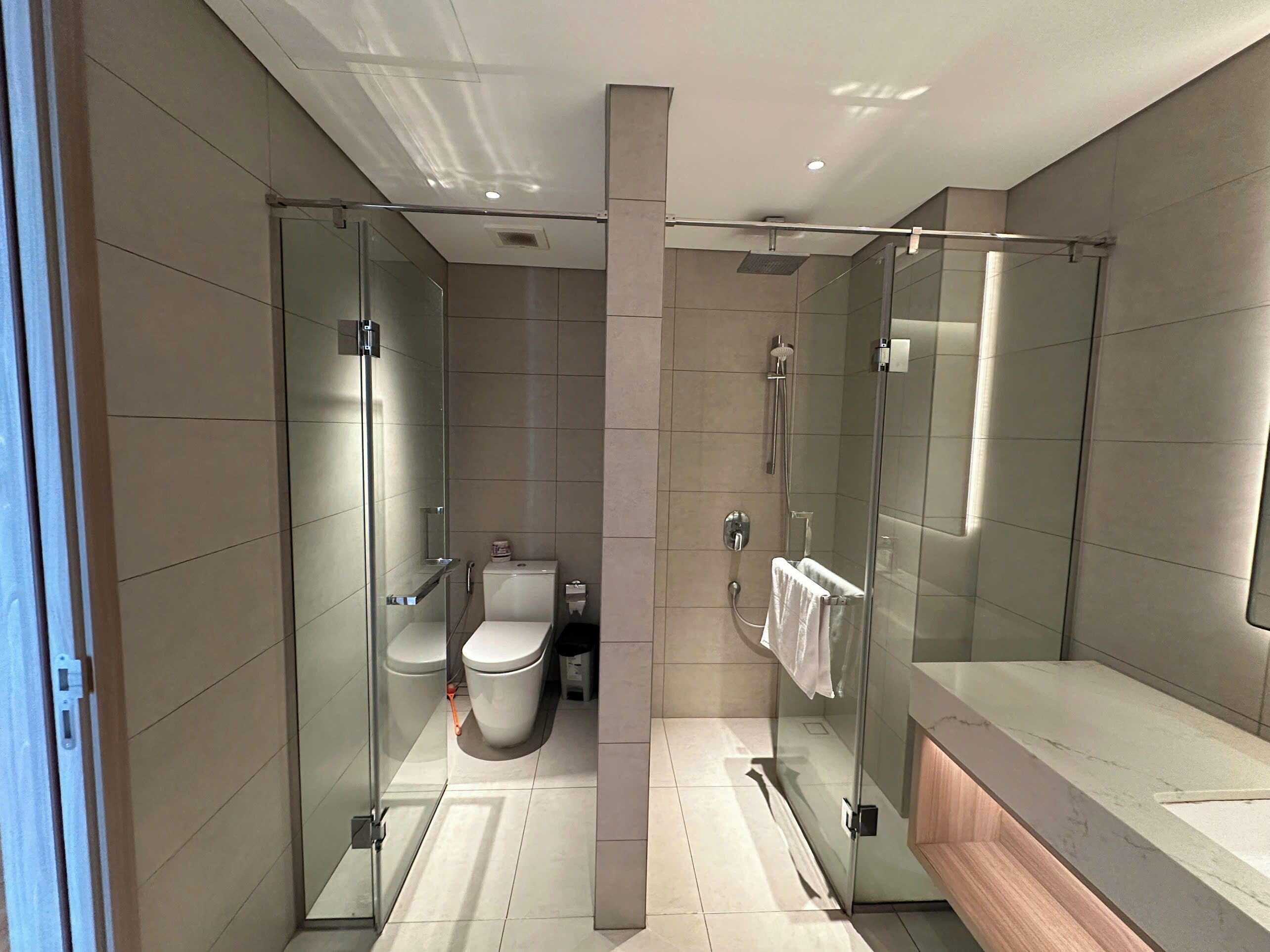 Doccia, vasca idromassaggio, asciugacapelli, bidet