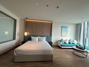 1 bedroom, iron/ironing board, WiFi - Cozy Seaview Hideaway – A La Carte Hạ Long. (Thành phố Hạ Long)