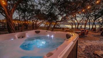 Bain à remous extérieur