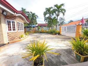 Familienhaus, Blick auf den Innenhof | Außenbereich