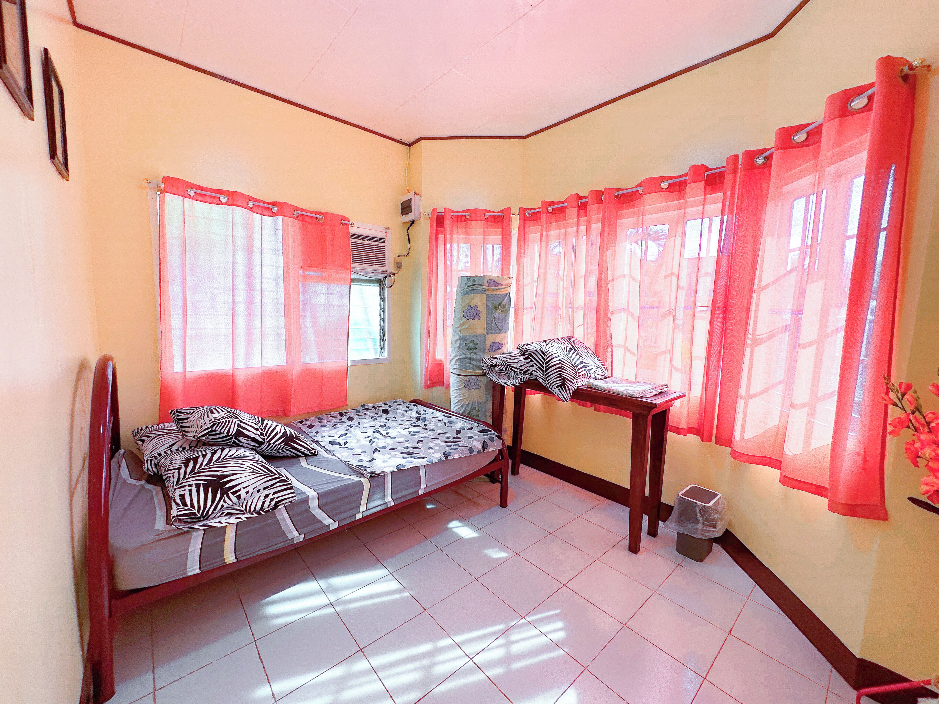 Family House, Courtyard View | Meja, Wi-fi percuma, cadar katil 