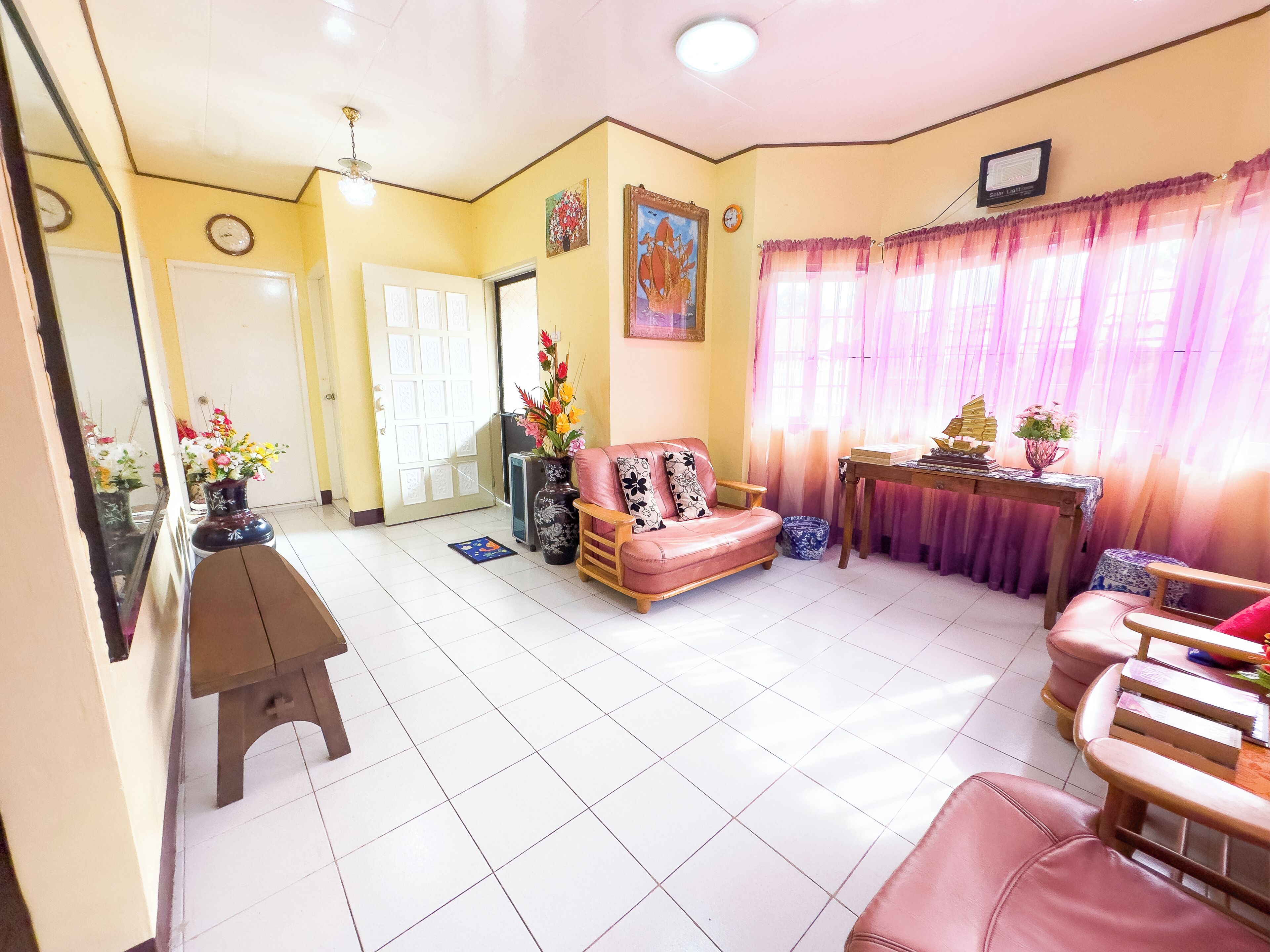 บ้านพักสำหรับครอบครัว, วิวสวนหย่อม | บริเวณนั่งเล่น | ทีวีจอแอลอีดี 32 นิ้ว พร้อมช่องดาวเทียม, Netflix, บริการสตรีมมิ่ง