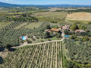 Exterior - Lovely apartment for 6 guests with WIFI, A/C, pool, TV, patio, pets allowed and panoramic view (Castellina In Chianti)