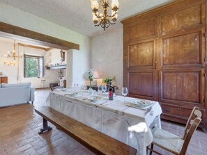 Dining - Lovely apartment for 6 guests with WIFI, A/C, pool, TV, patio, pets allowed and panoramic view (Castellina In Chianti)