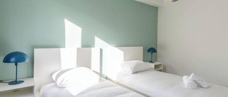 2 bedrooms, travel crib, free WiFi