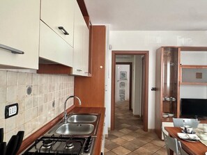 Kühlschrank, Ofen, Herdplatte
