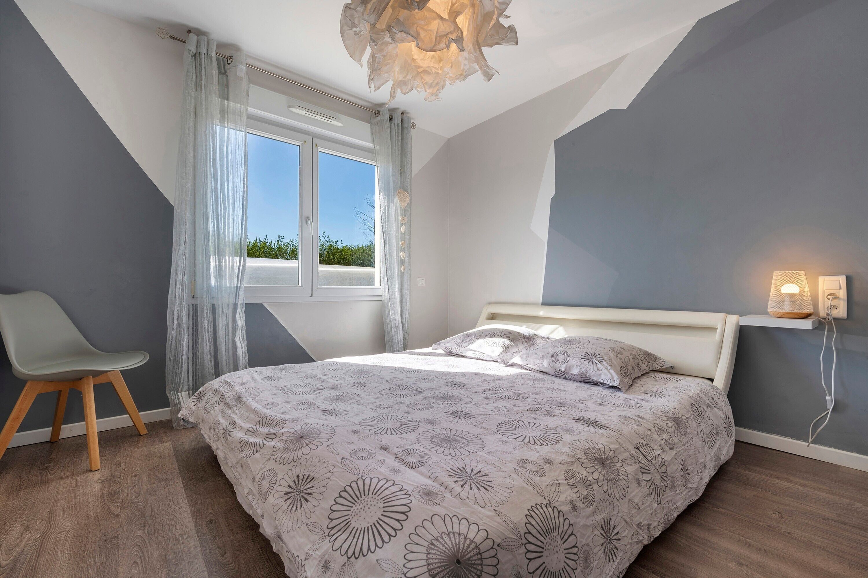 5 habitaciones, tabla de planchar con plancha, wifi y ropa de cama 